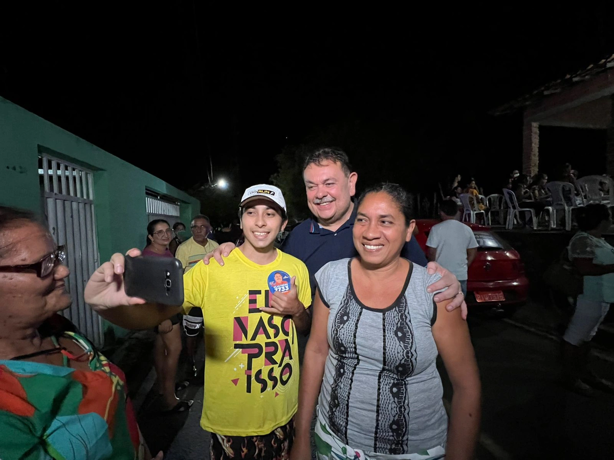 Silas Freire com apoiadores