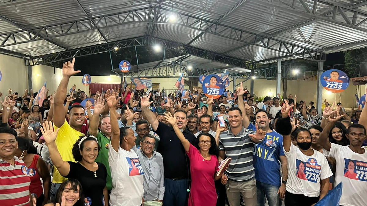 Silas Freire durante reunião na zona leste de Teresina