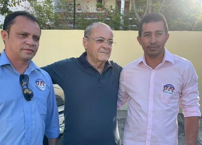 Sílvio Mendes ao lado dos vereadores do PL