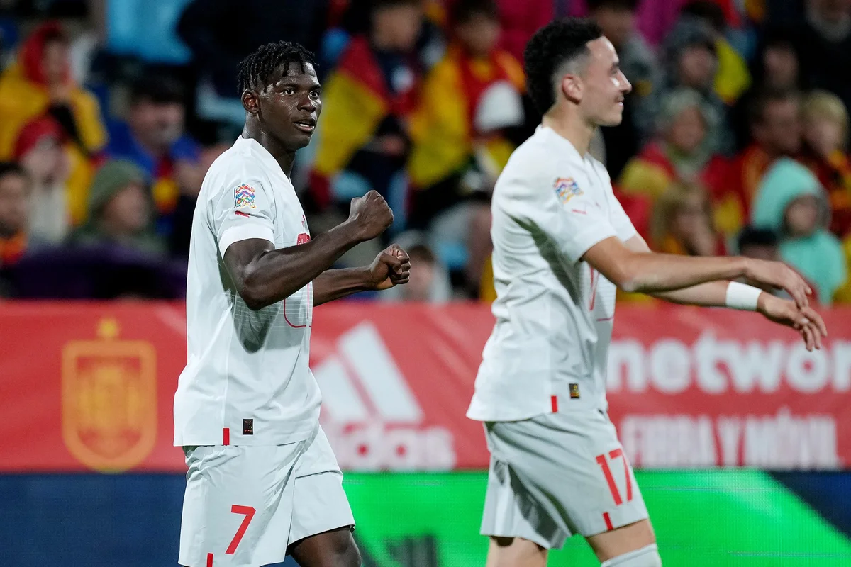 Espanha marca no fim, vence Portugal e avança à semifinal da Liga