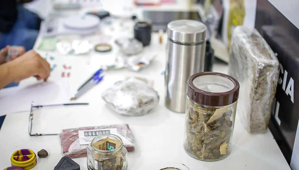 Super maconha também foi apreendida pelos policiais