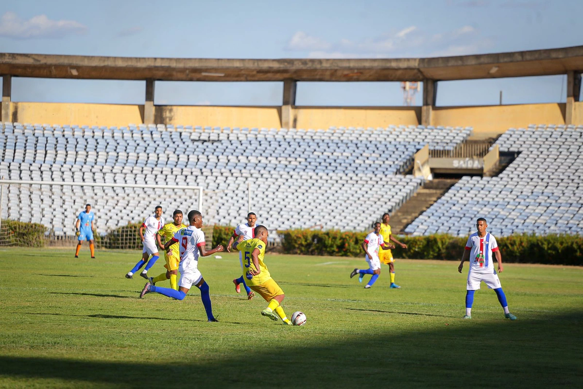 Times jogando pela Série B do Piauiense