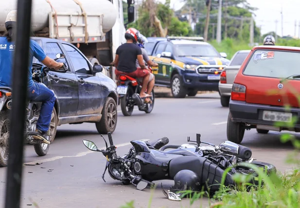 A motocicleta da vítima ficou caída às margens da BR 316