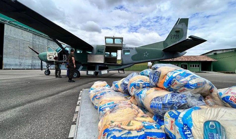 Aeronaves da FAB levaram mais de 2,5 toneladas de alimentos para a Terra Indígena Yanomami