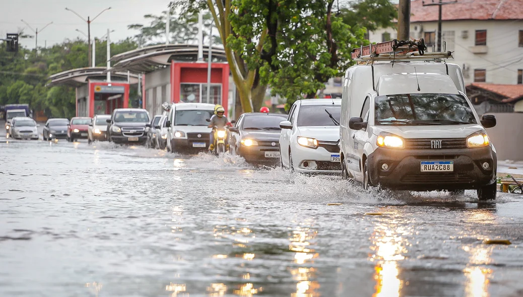 Alagamento na Av. Presidente Kennedy