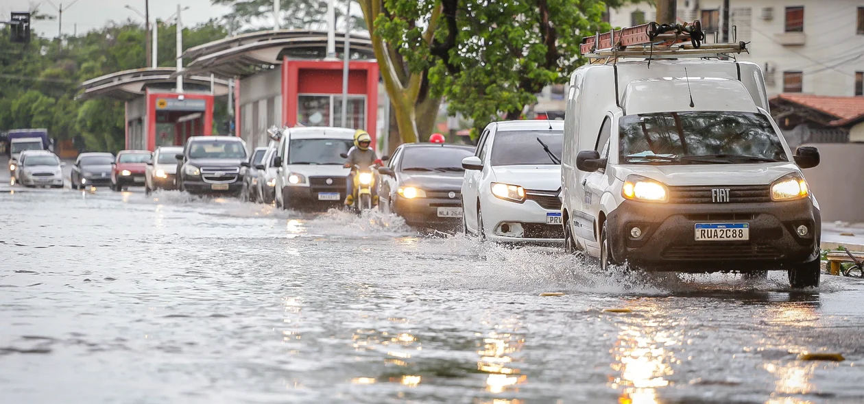 Alagamento na Av. Presidente Kennedy