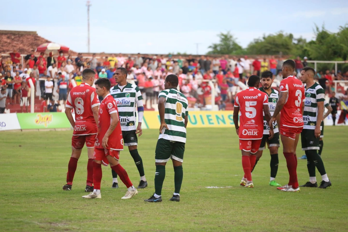 Altos e 4 de Julho ficam em empate sem gols