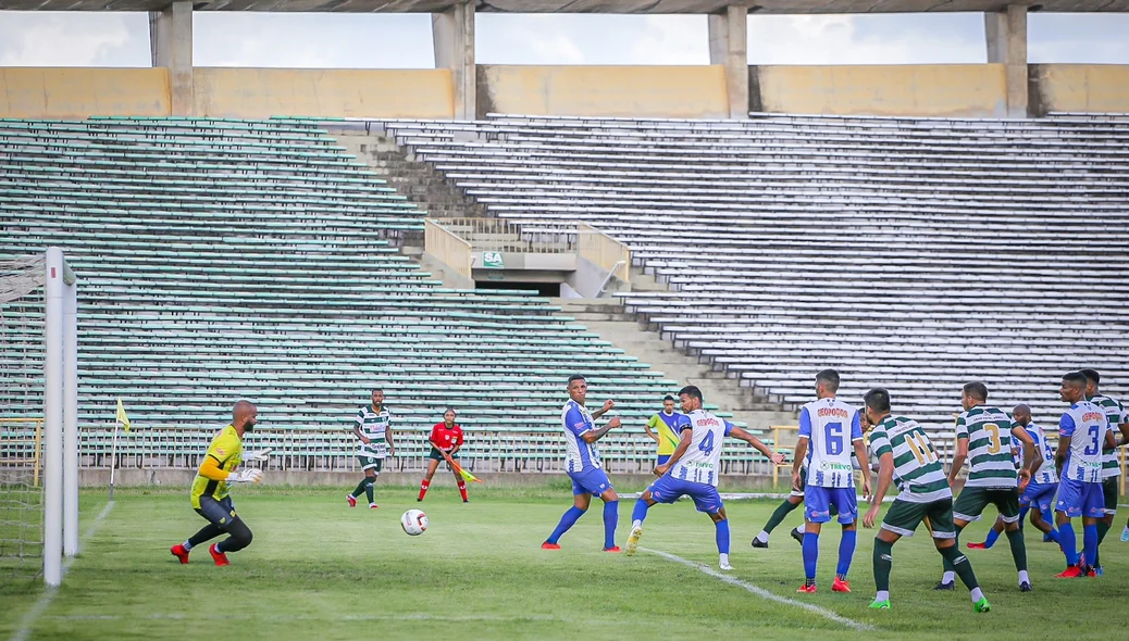 Altos e Comercial se enfrentaram o estádio Albertão
