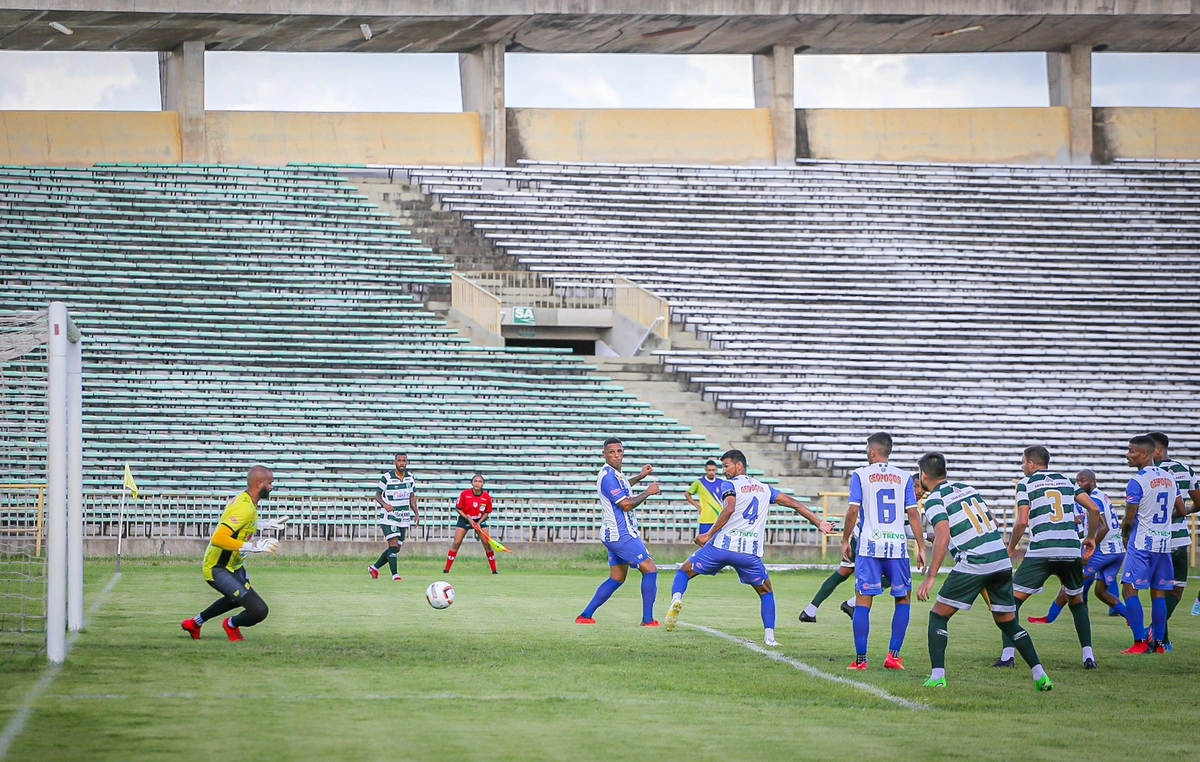 Altos e Comercial se enfrentaram o estádio Albertão