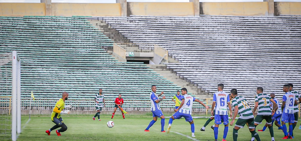 Altos e Comercial se enfrentaram o estádio Albertão