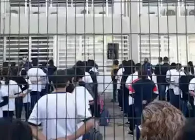 Alunos em escola cívico-militar