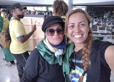 Ana Priscila (à direita) é apontada como organizadora de atos em Brasília