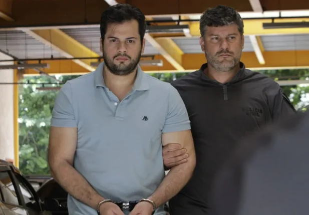 Anestesista Andres Carrillo sendo preso