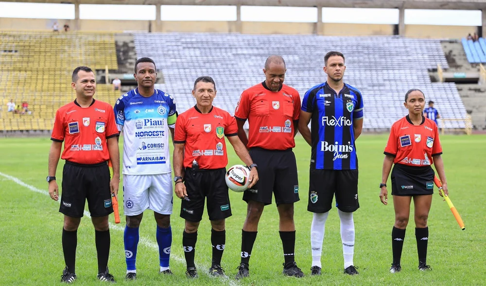 Arbitragem e capitães dos times