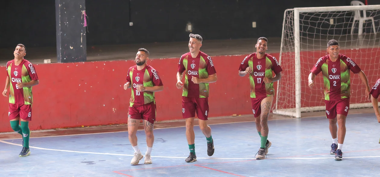 Atletas da equipe do Fluminense do Piauí