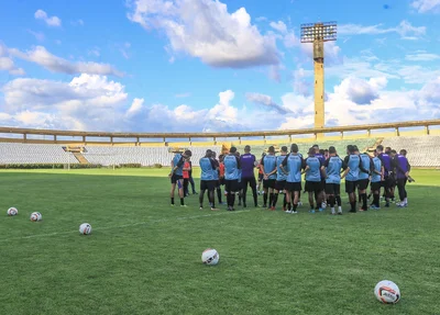 Atletas do River treinando no Albertão