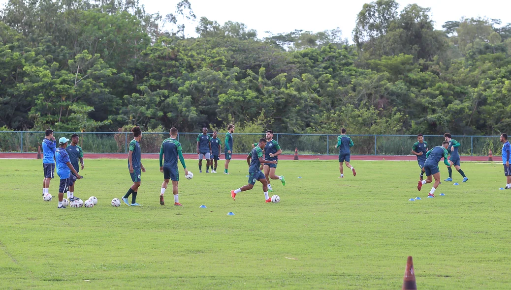 Atletas se preparando para o campeonato