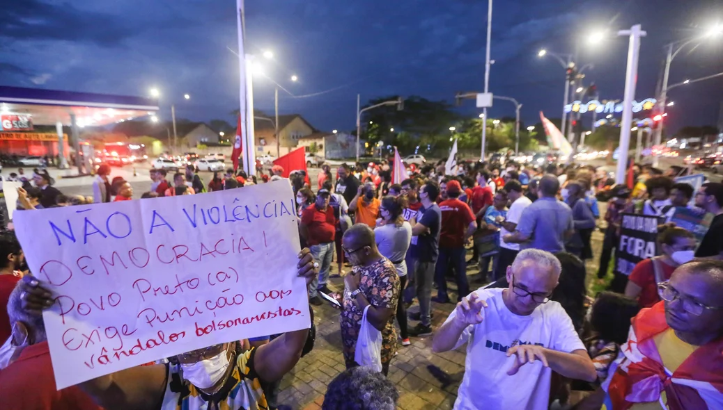 Ato organizado pelos movimentos sociais