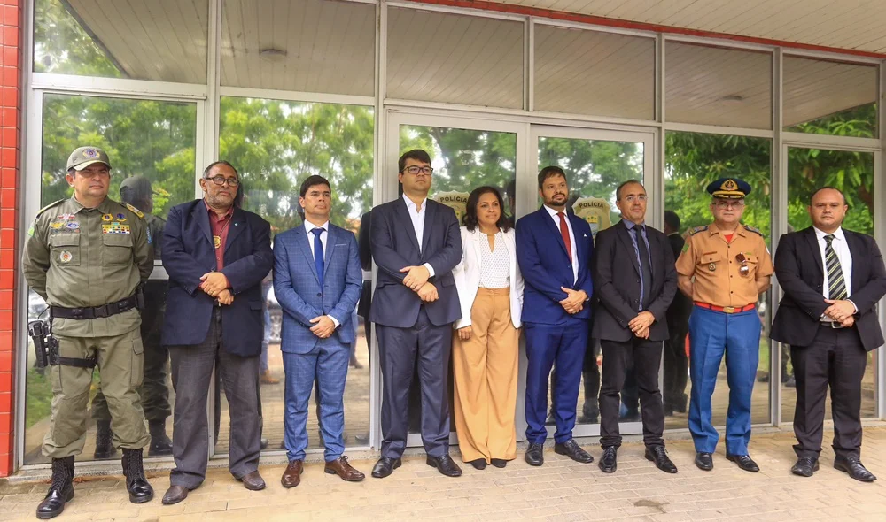 Autoridades durante inauguração do Sistema Nacional de Análise Balística