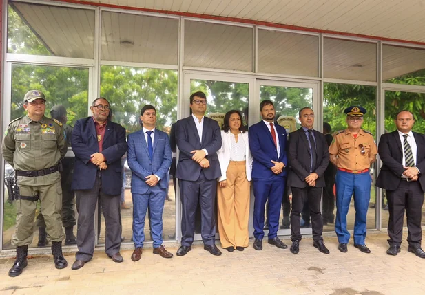 Autoridades durante inauguração do Sistema Nacional de Análise Balística