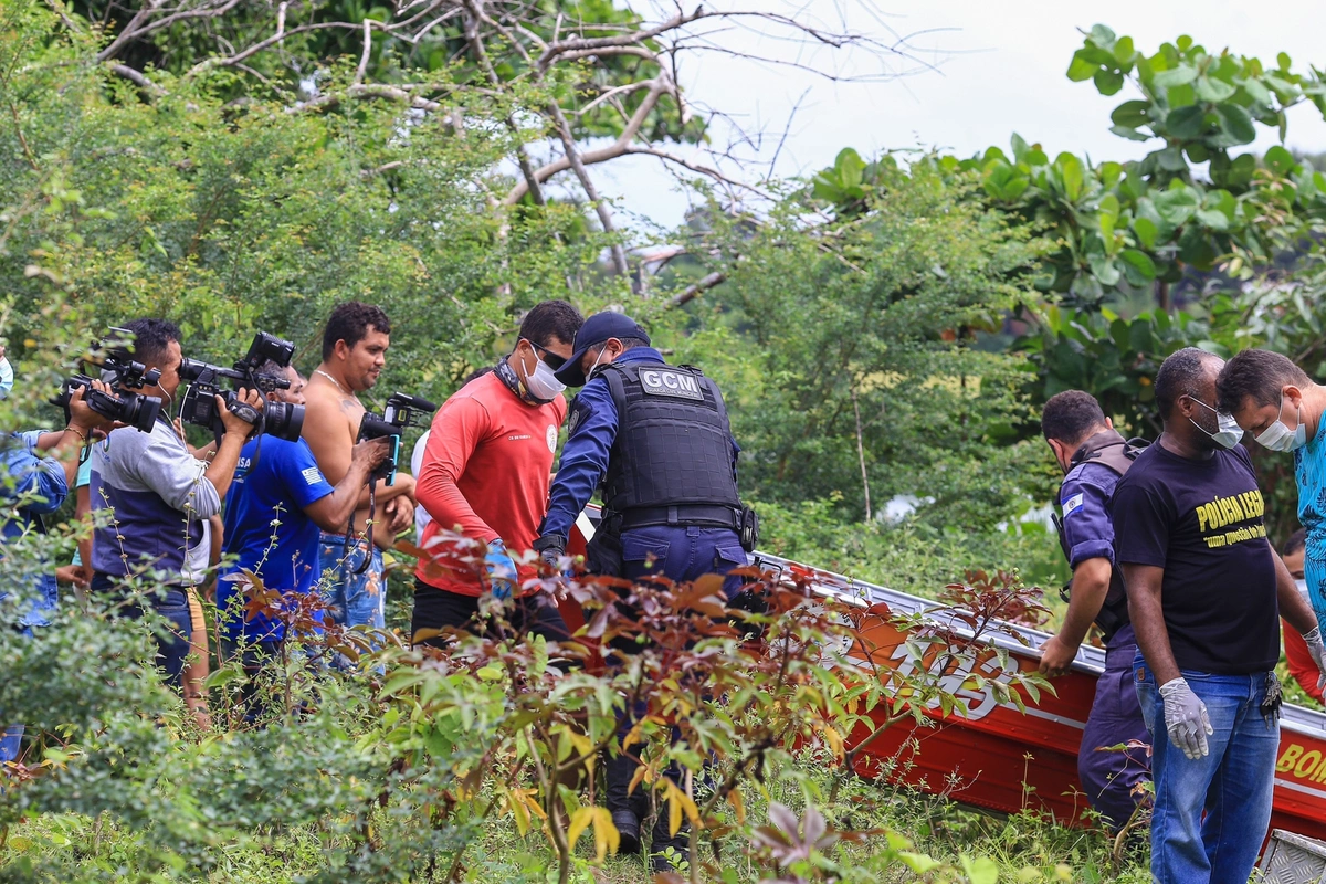 Bombeiros retiraram o corpo da água