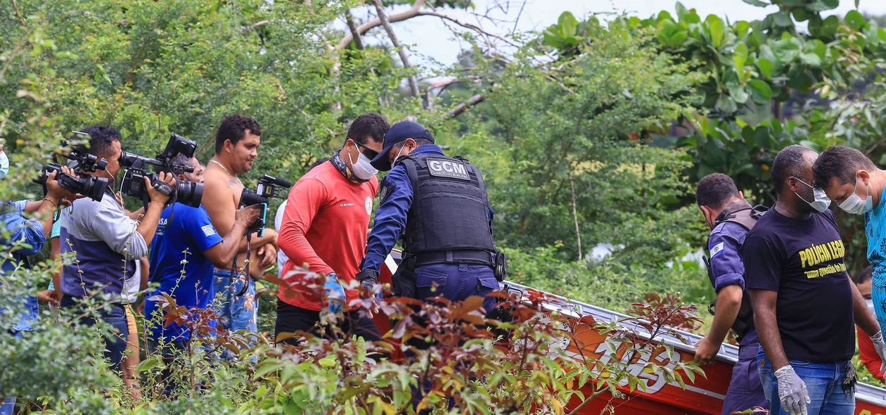 Bombeiros retiraram o corpo da água