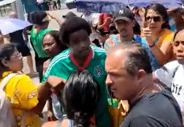 Briga entre fãs do RBD durante venda igressos para show