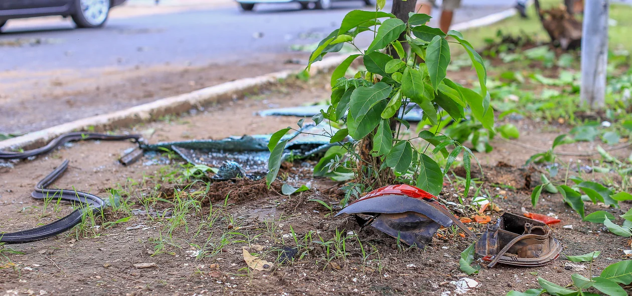 Carro capota após perder controle na zona Leste de Teresina