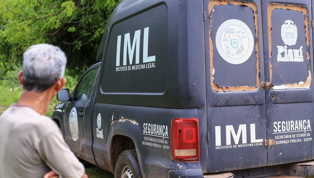 Carro do IML
