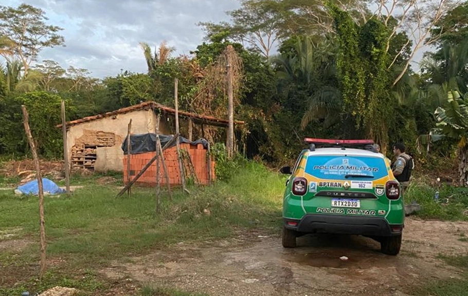 Casa abandonada onde foram encontrados os celulares roubados