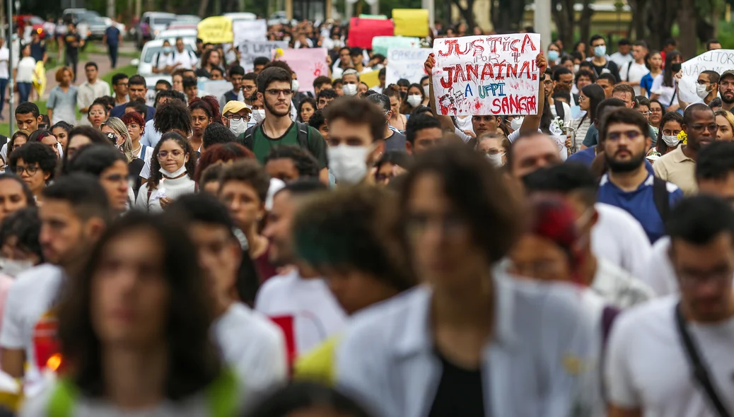 Centenas de estudantes se reuniram