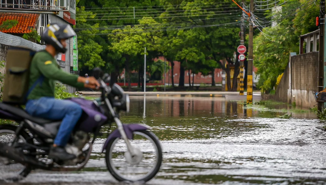 Chuvas causam alagamento em Teresina