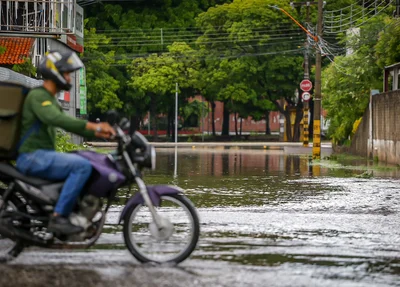 Chuvas causam alagamento em Teresina