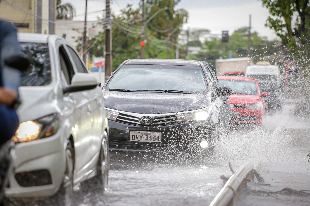 Chuvas causam congestionamento em Teresina