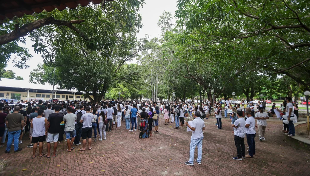 Concentração em frente à reitoria