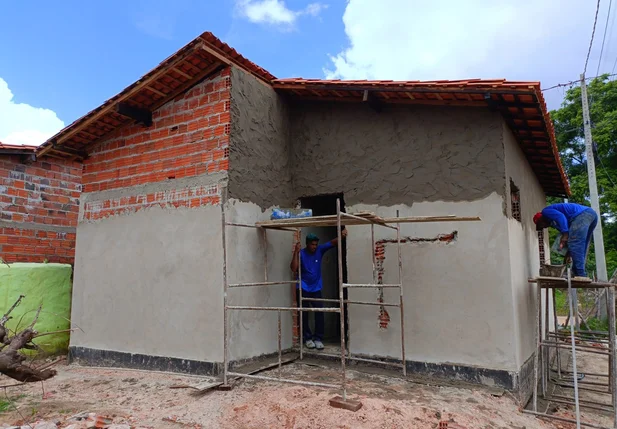 Construção de casas populares na zona Norte