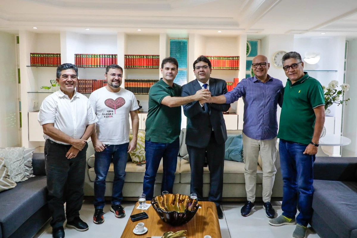 Deputados com o governador no Palácio de Karnak