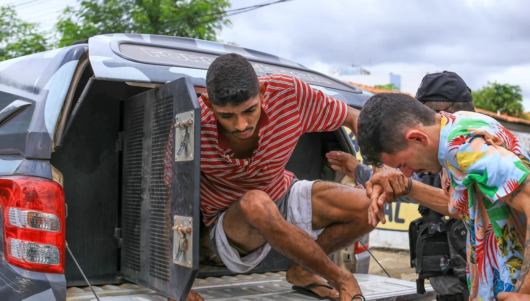 Dois dos 3 homens presos por assalto a empresário