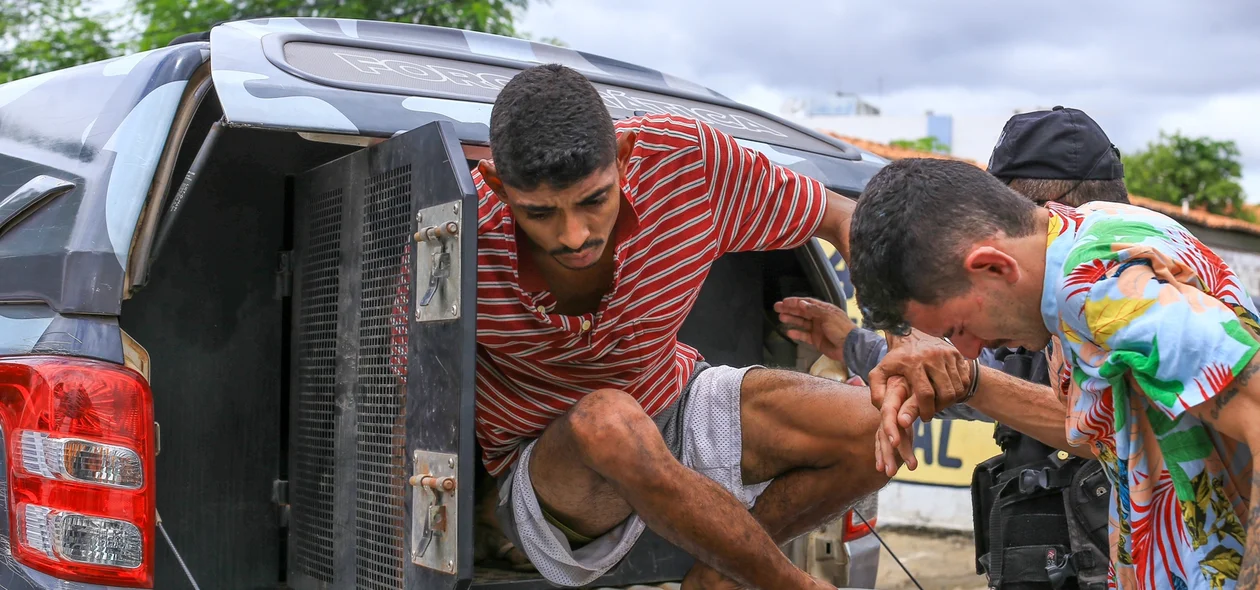 Dois dos 3 homens presos por assalto a empresário