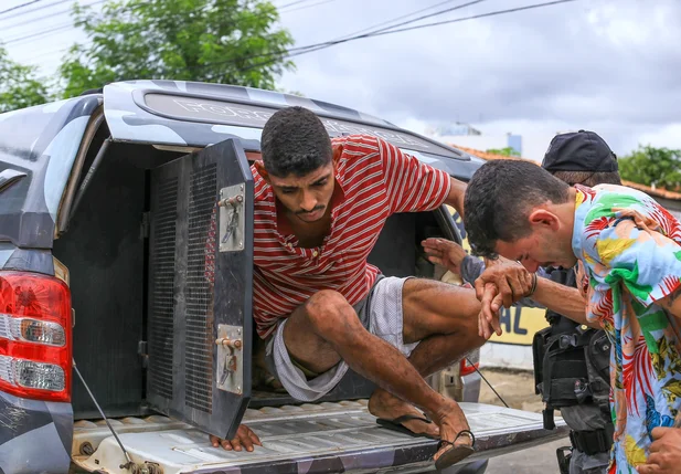 Dois dos 3 homens presos por assalto a empresário