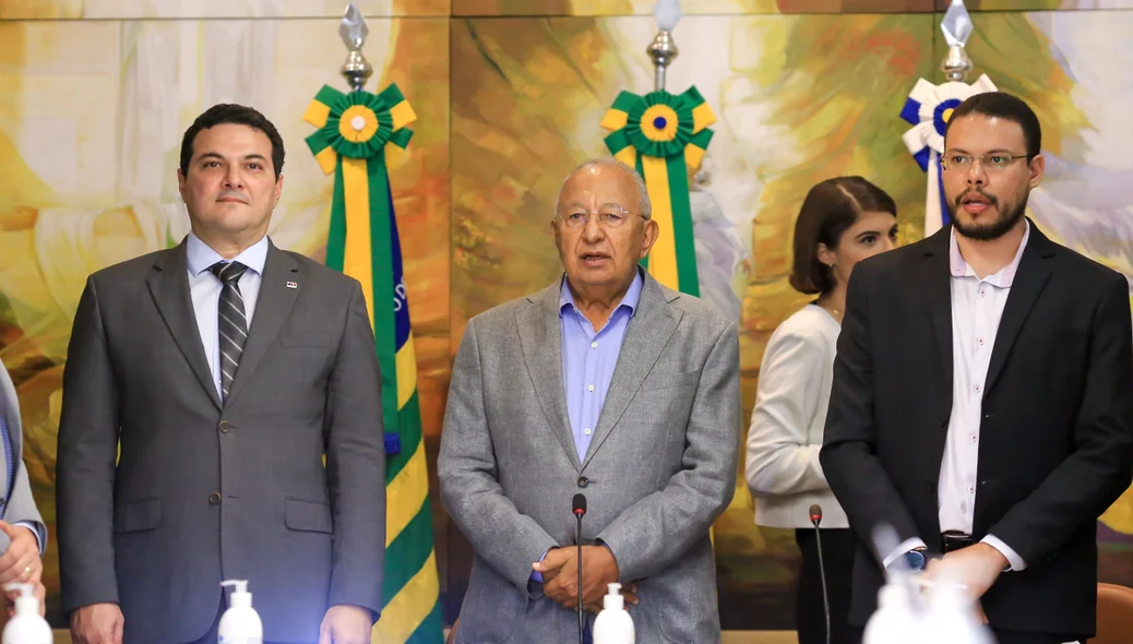 Dr. Pessoa ao lado do de Celso Barros e o secretário André Lopes