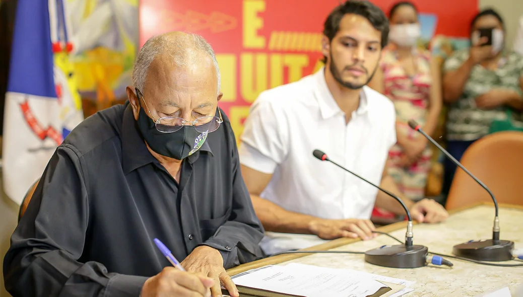 Dr. Pessoa autoriza reforma da praça de alimentação do Shopping da Cidade
