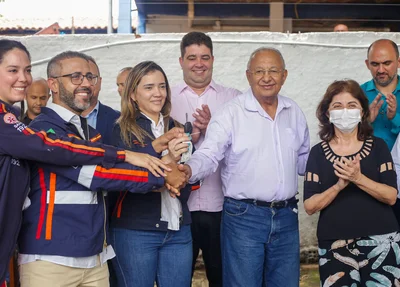 Dr. Pessoa entrega ambulâncias
