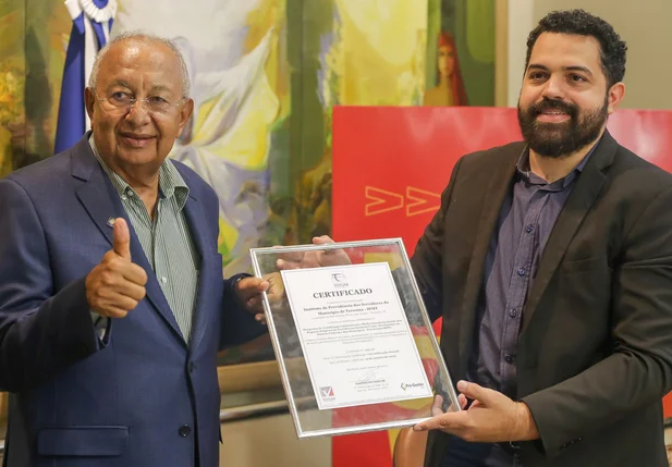 Dr. Pessoa participa de entrega de certificação do Pró Gestão ao IPMT