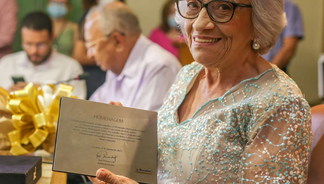 Dra. Amariles Borba com sua homenagem