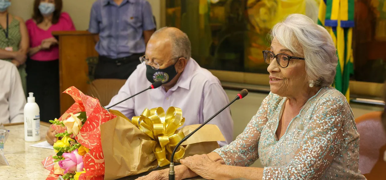 Dra. Amariles Borba durante solenidade em sua homenagem