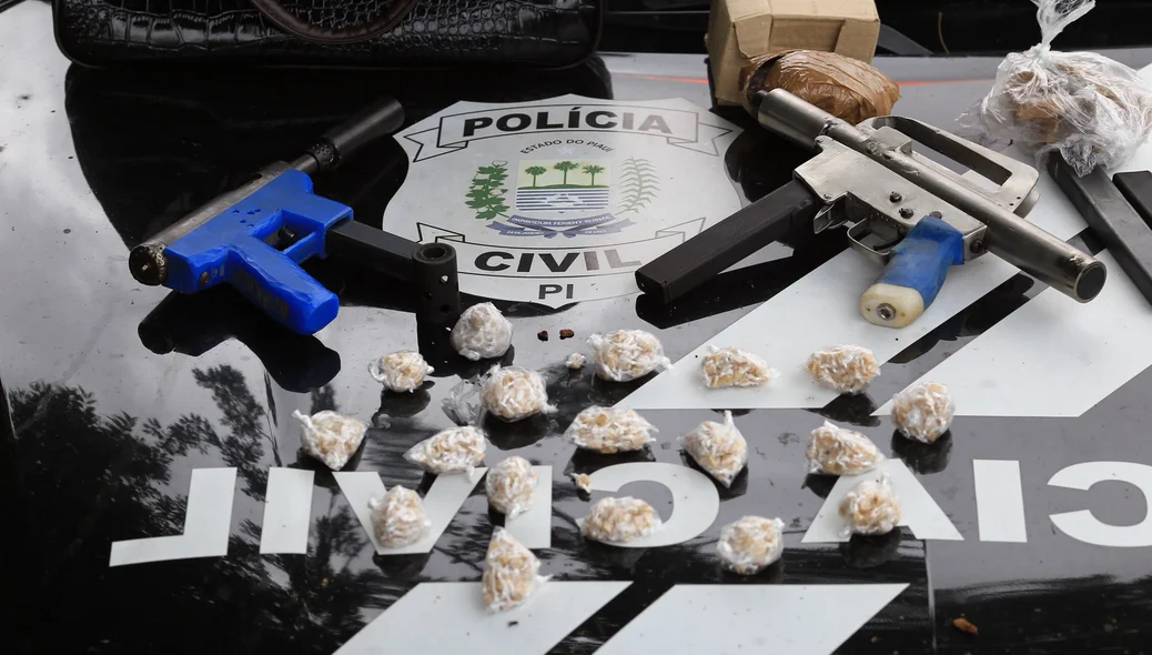 Drogas e armas apreendidas pela Polícia Civil