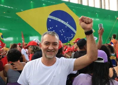 Edegar Pretto em evento junto com integrantes do MST