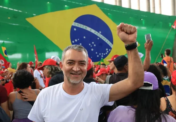 Edegar Pretto em evento junto com integrantes do MST