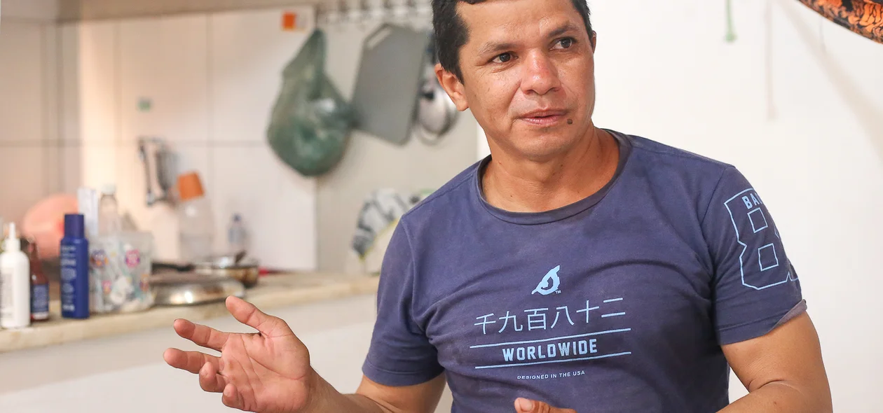 Edilson da Silva, morador da casa